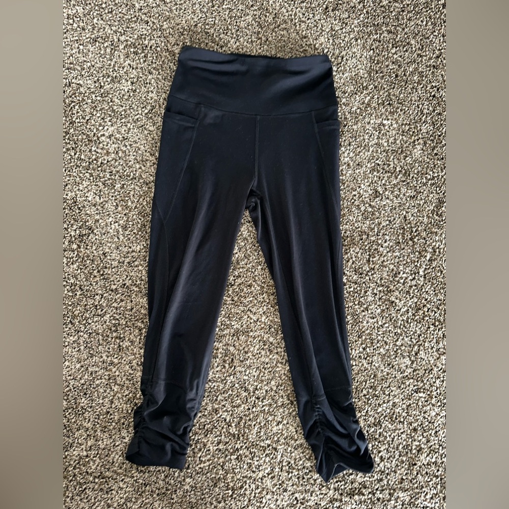 All in motion 3/4 black scrunched legs leggings